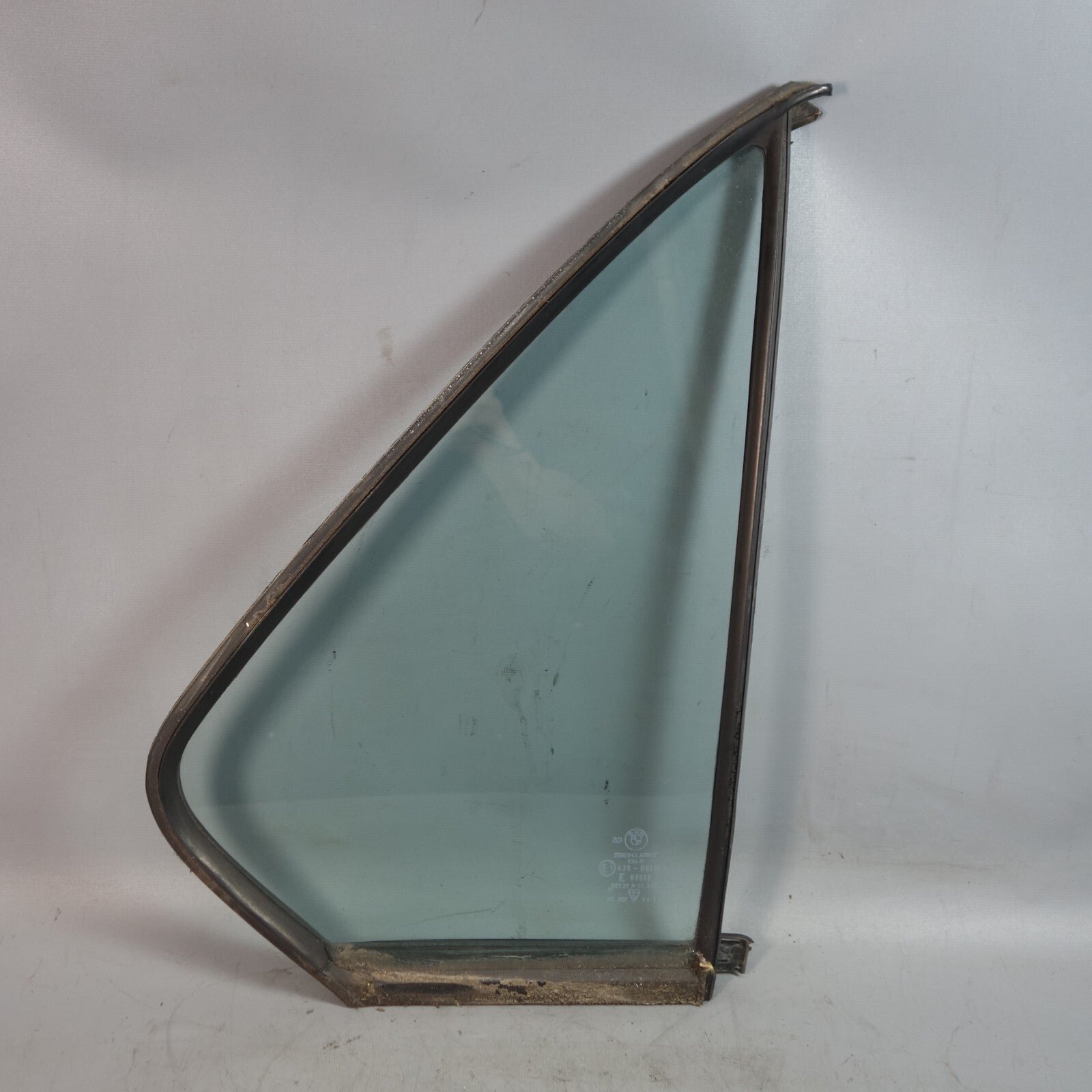 Damaged 76-88 BMW E12 E28 5-Series Right Rear Quarter Window Glass w/ Gasket OEM