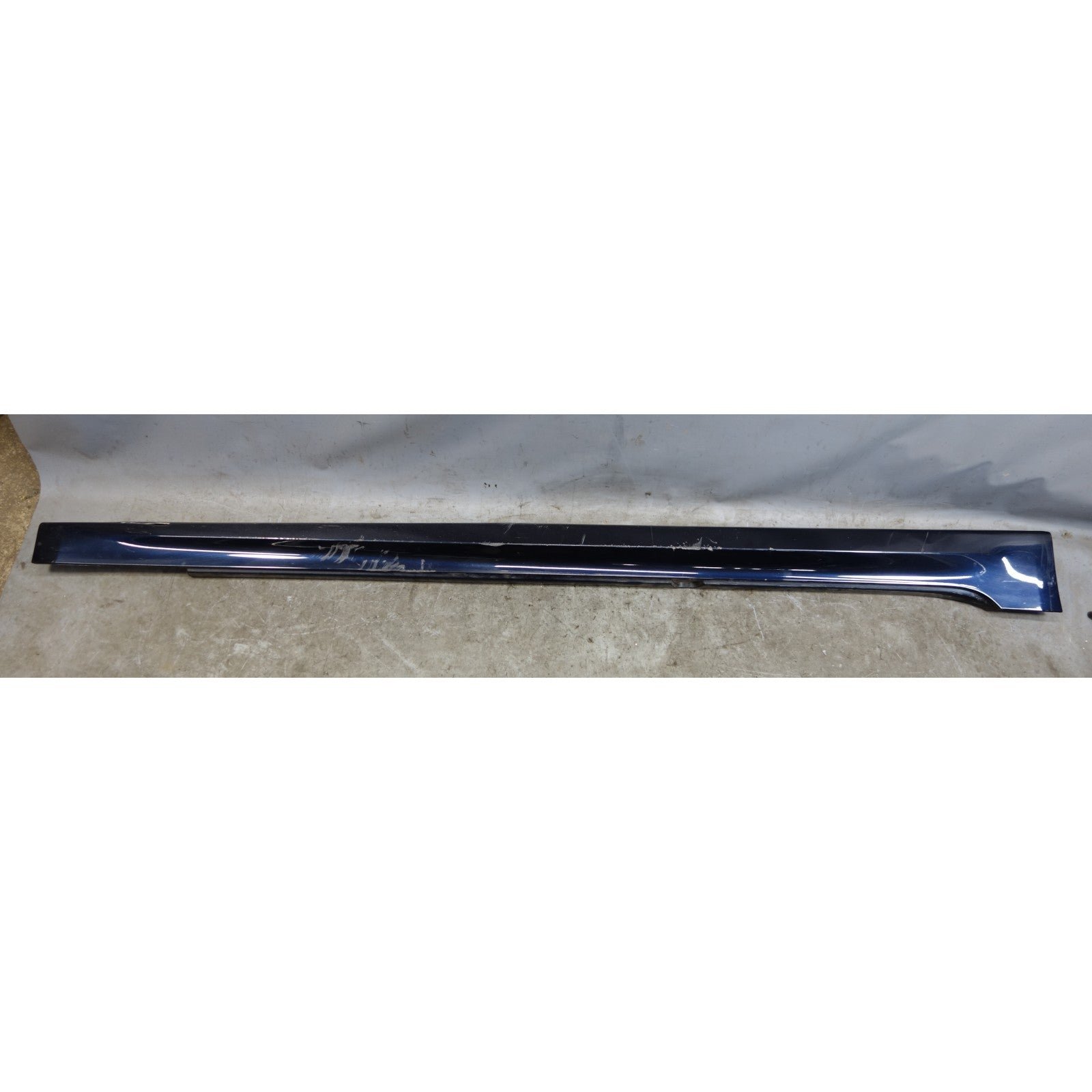 DAMAGED 17-23 BMW G30 5-Series M-Sport Right Side Skirt Rocker Carbon Black OEM