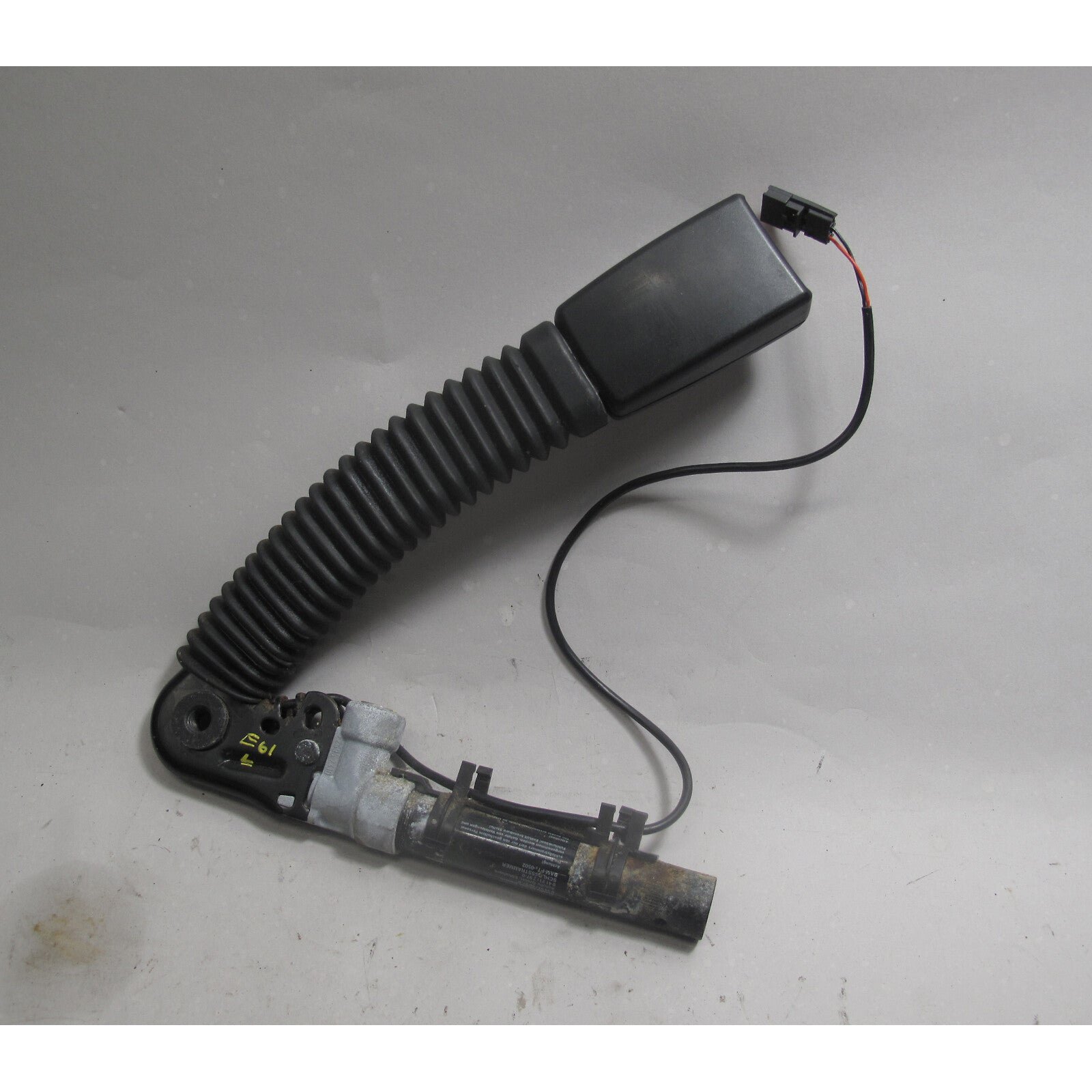 BMW E60 5-Series E61 Left Front Driver's Seat Belt Buckle Receptacle Lower 04-10