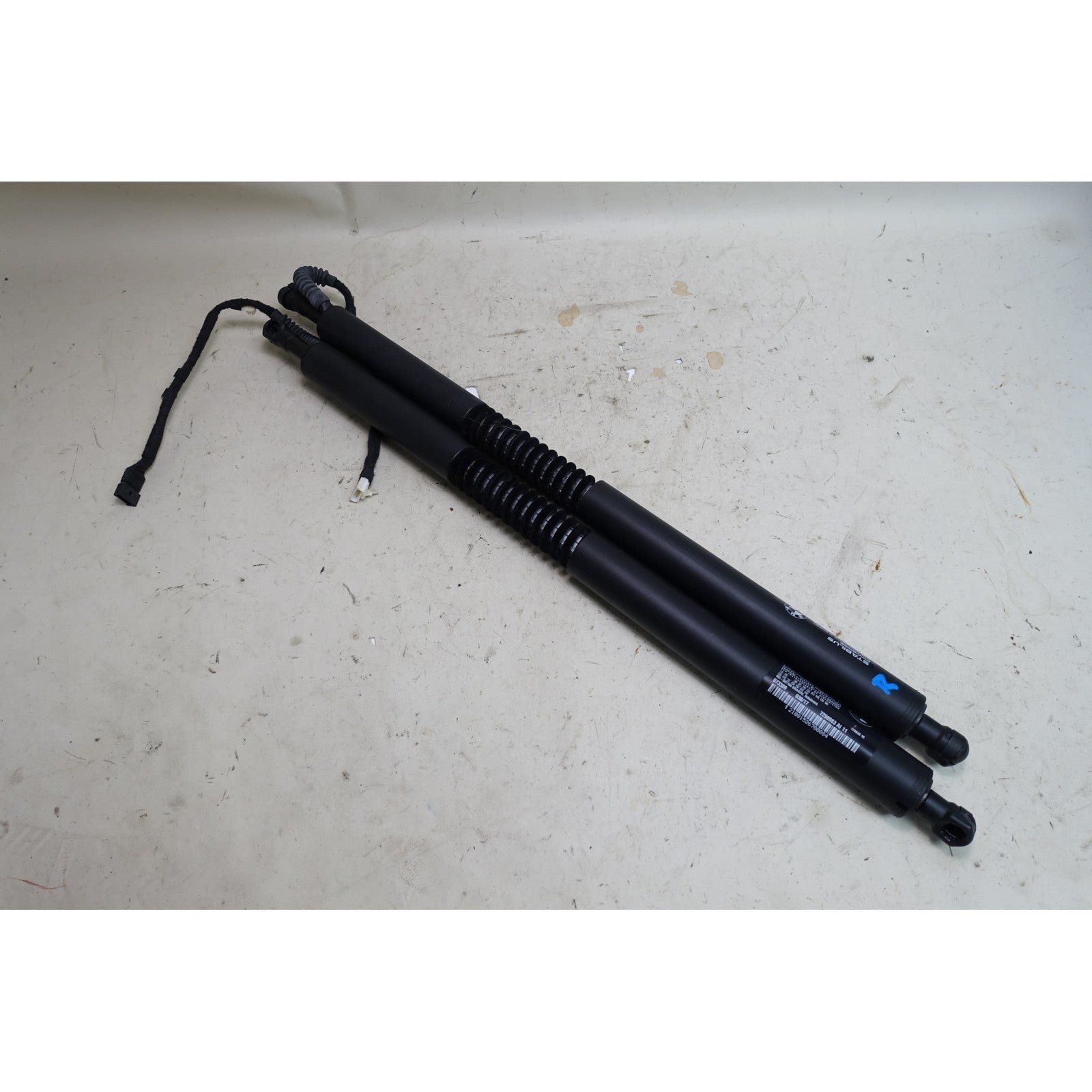 2014-2019 BMW F34 3-Series Gran Turismo GT Factory Trunk Strut Spindle Pair OEM