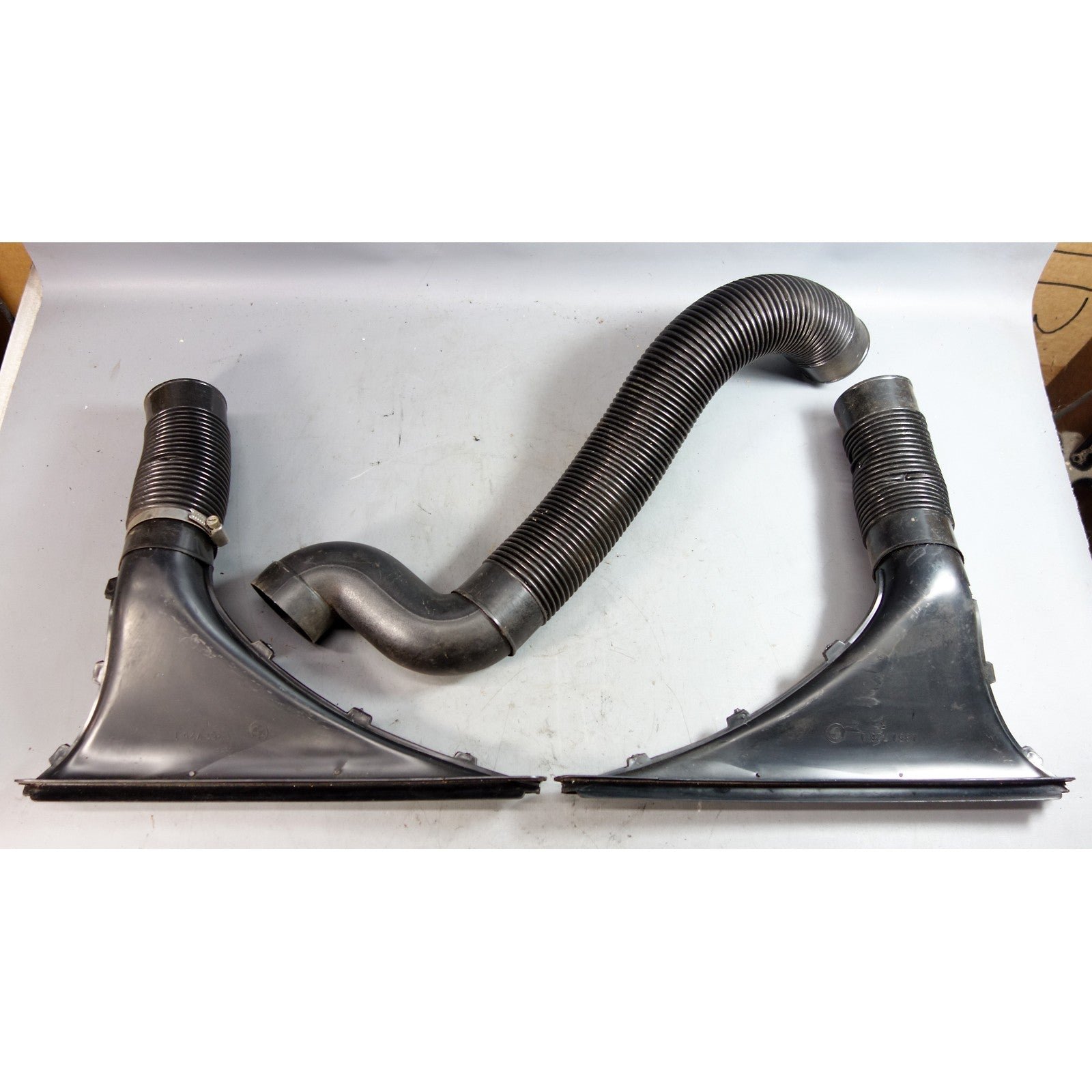 Damaged 1969-1976 BMW E3 Sedan Defroster Nozzle Air Vent Outlet Pair OEM