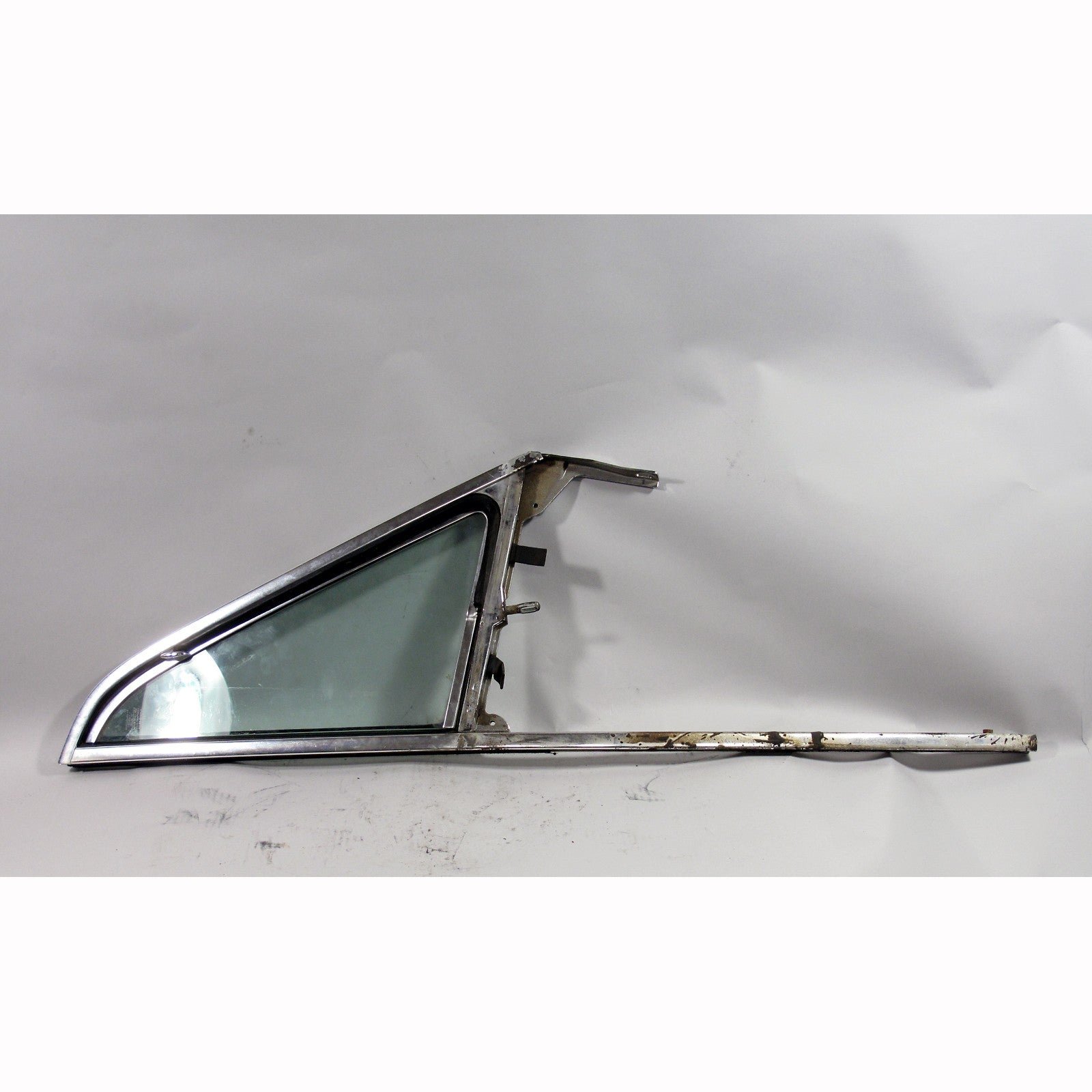 Damaged 1969-1976 BMW 2002 Right Front Vent Window w Frame 114 1602 2002tii OEM