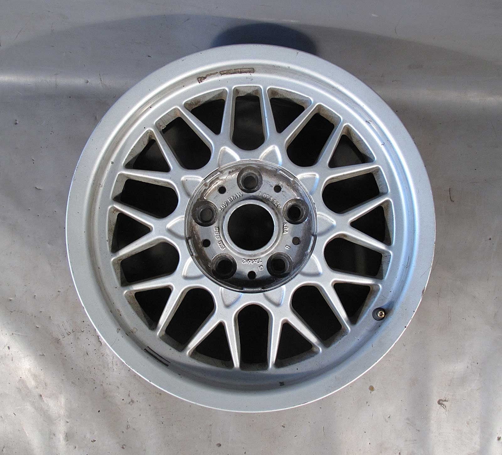 BMW E39 5-Series Factory 16x7 Style 29 Cross-Spoke Alloy Wheel Single 1997-2003