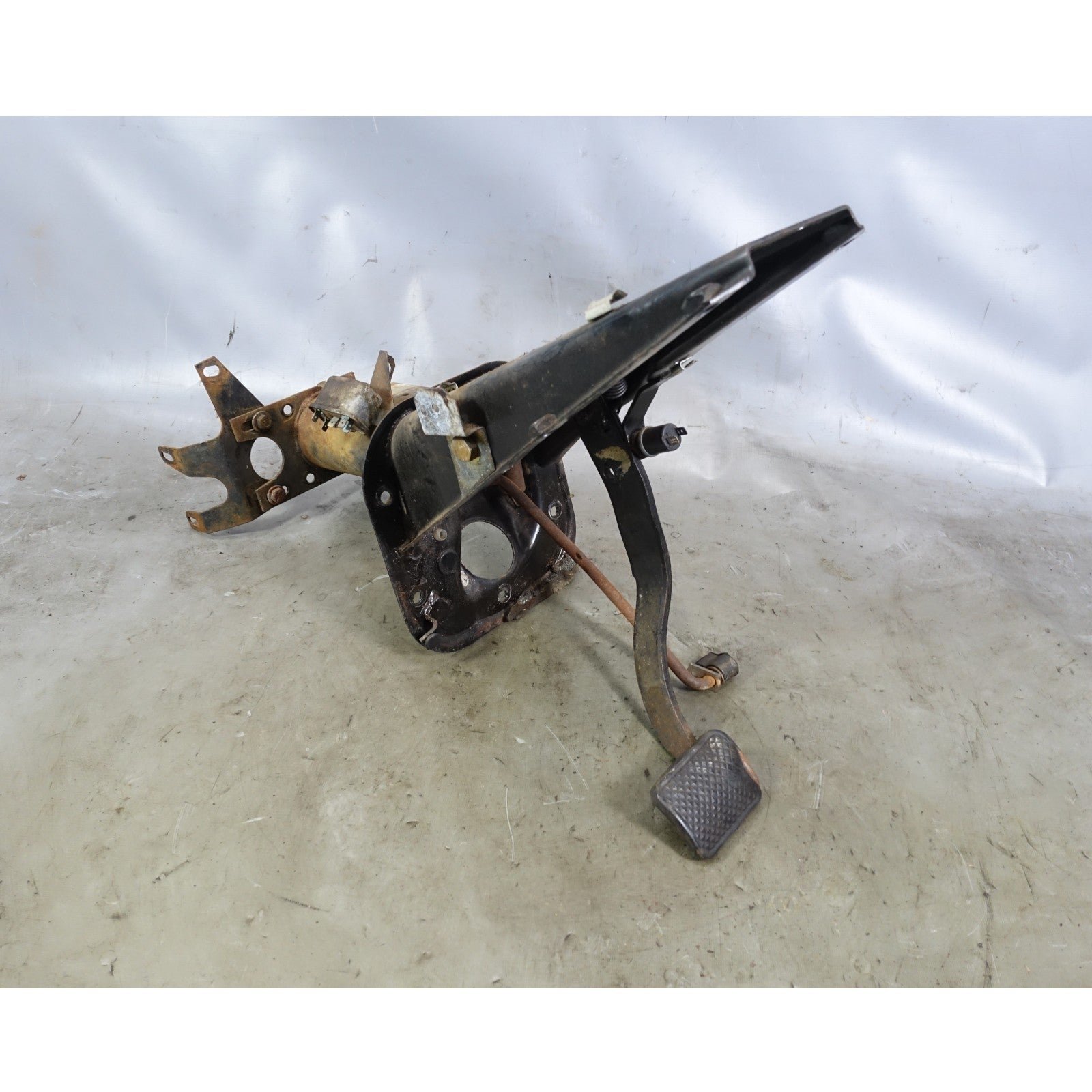 1972-1976 BMW E3 Bavaria Sedan Brake Pedal Box Automatic OEM