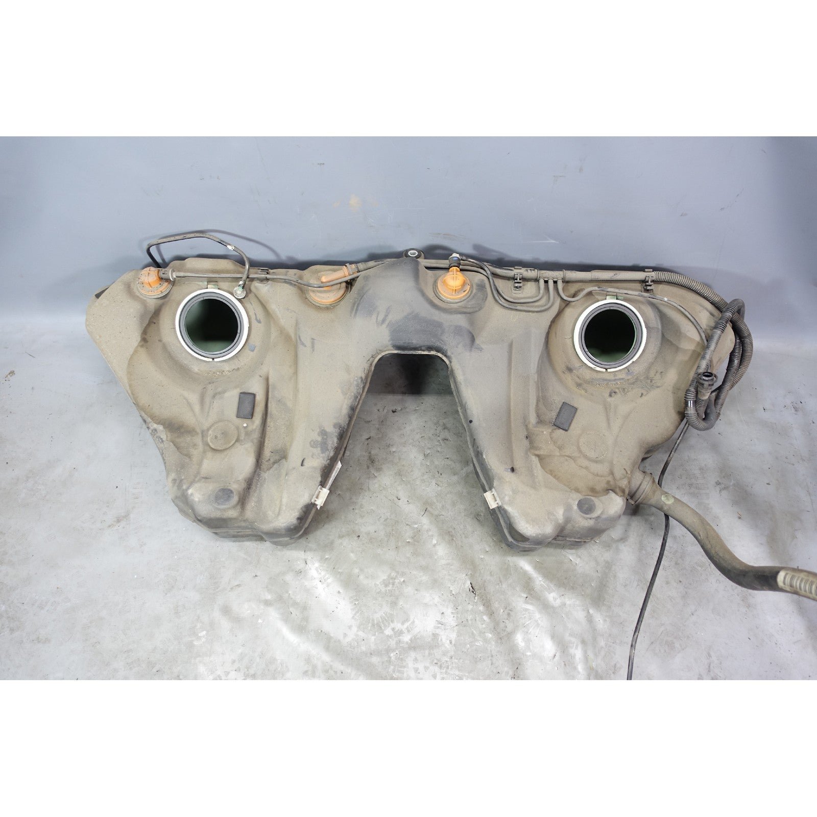 2004-2010 BMW E60 5-Series Plastic Fuel Gas Tank with Filler Neck Factory