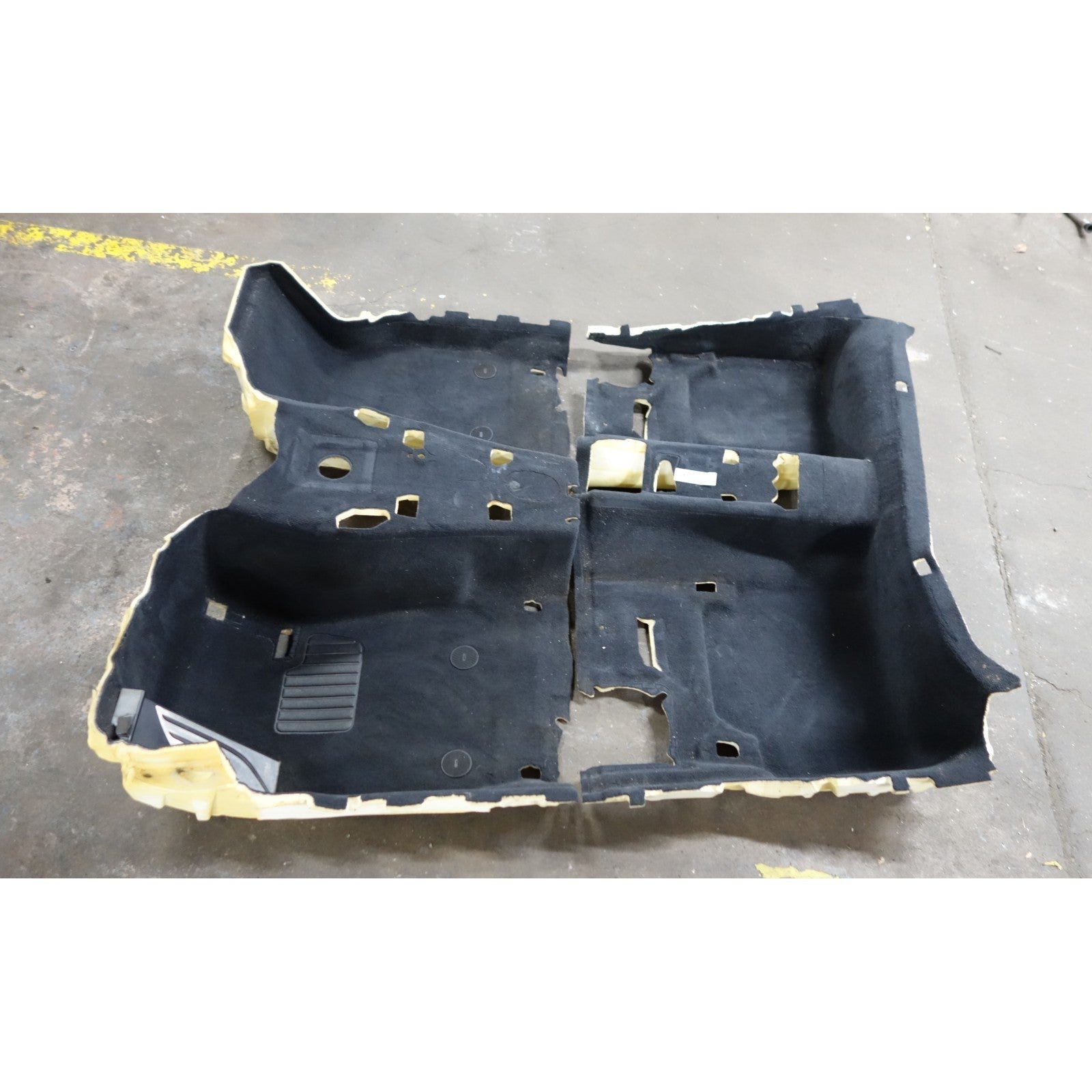 2013-2018 BMW F30 F31 F80 3-Series RWD Interior Carpet Floor Covering Black OEM