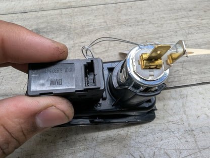 2008-2013 BMW 128i E82 AUX/ USB Charger Port Socket 6930561 OEM