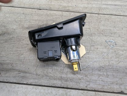 2008-2013 BMW 128i E82 AUX/ USB Charger Port Socket 6930561 OEM